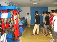 先端研究施設の見学の様子(3)