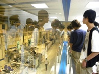 先端研究施設の見学の様子(4)