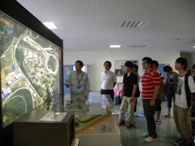 先端研究施設の見学の様子(5)